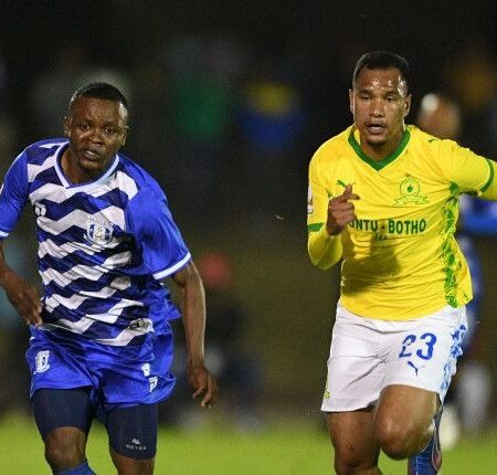 Kerr Backs “Good Professional” Basadien to Bide His Time at Sundowns